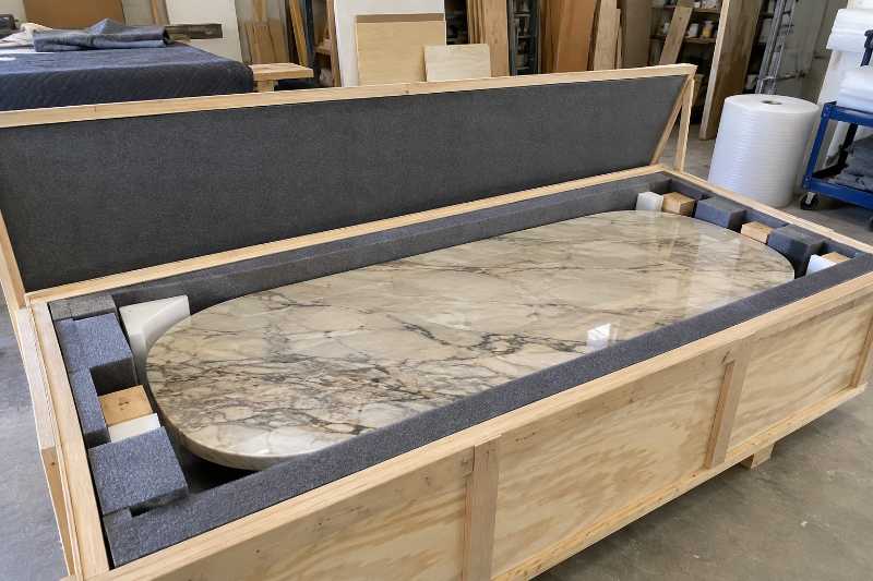 Caisse en bois sur mesure doublée de mousse, départ de Paris 16e